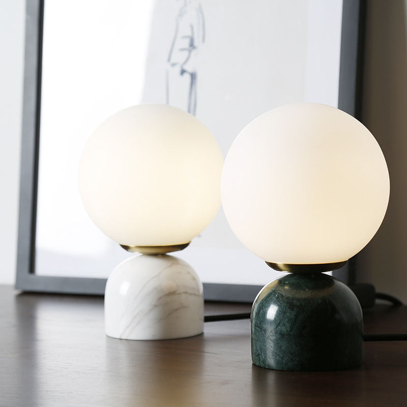Einfache Ball Nachttischlampe Milchglas 1 Kopf Nachttischlampe mit Schwarz/Weiß/Grün Marmorfuß