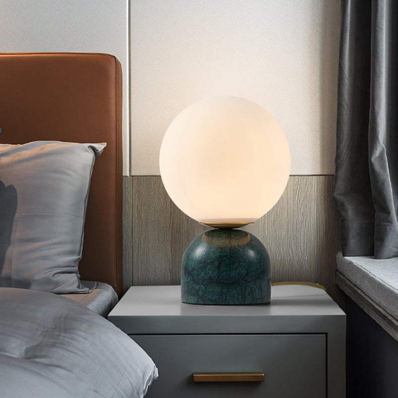 Einfache Ball Nachttischlampe Milchglas 1 Kopf Nachttischlampe mit Schwarz/Weiß/Grün Marmorfuß
