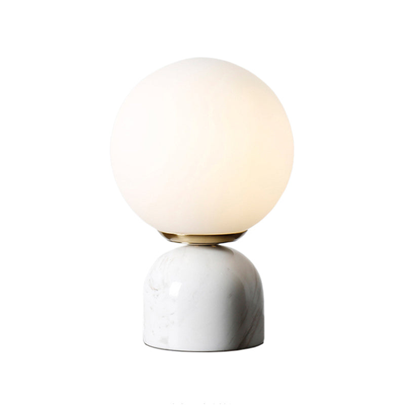 Einfache Ball Nachttischlampe Milchglas 1 Kopf Nachttischlampe mit Schwarz/Weiß/Grün Marmorfuß