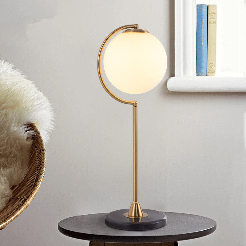 S/C-geformte/Biegung Nachttischleuchte Metall 1/2-Kopf Designer Nachtlampe in Gold mit Kugel Creme-Glas-Schirm