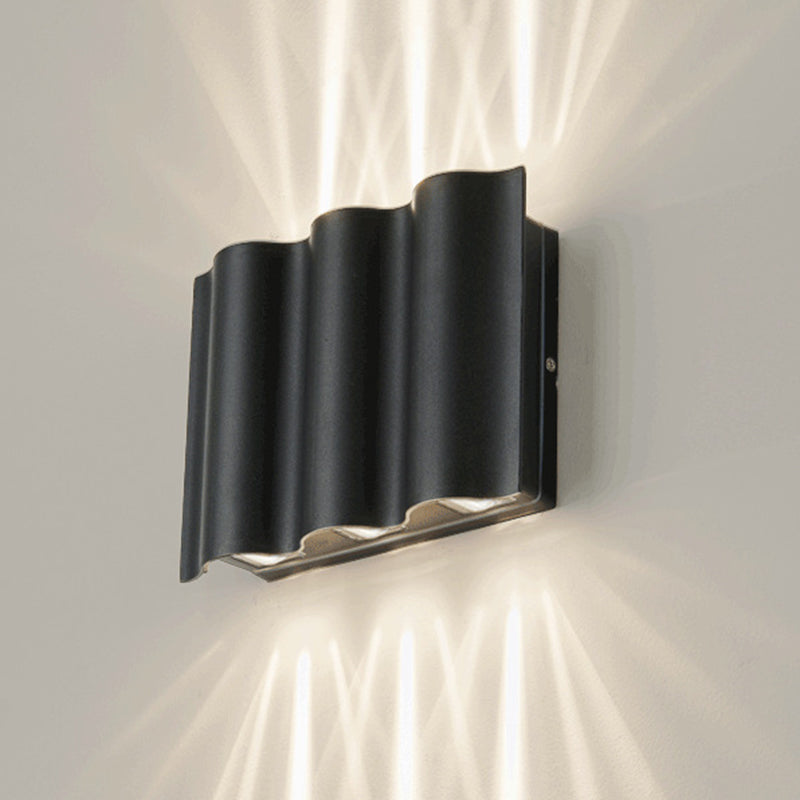 Frendorf | 2/4/6-Licht Patio LED Wandleuchte Moderne Schwarze Aufbauwandleuchte mit Wellenförmigem Metallschirm, Warm/Weißes Licht
