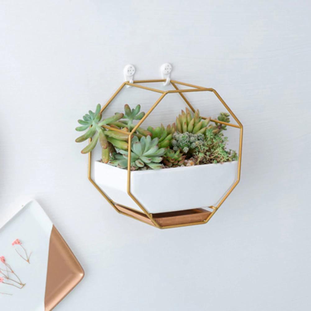 Frendorf | GeoFrame Keramik Wandpflanztopf mit Metallrahmen | Octagon Design