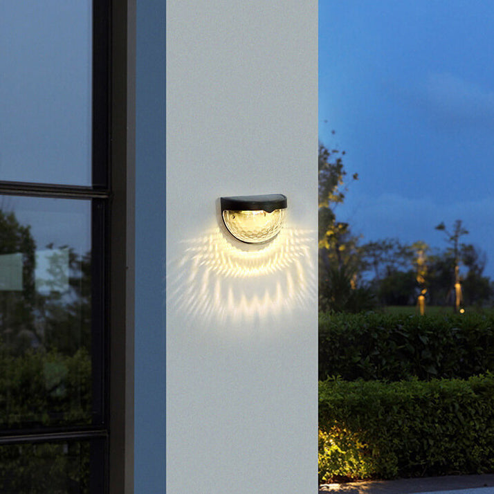 Frendorf | SolarCrest LED Wandleuchte | Halbkreis-Design | Solarbetrieben | Wasserdicht | Zaun- und Außenbeleuchtung