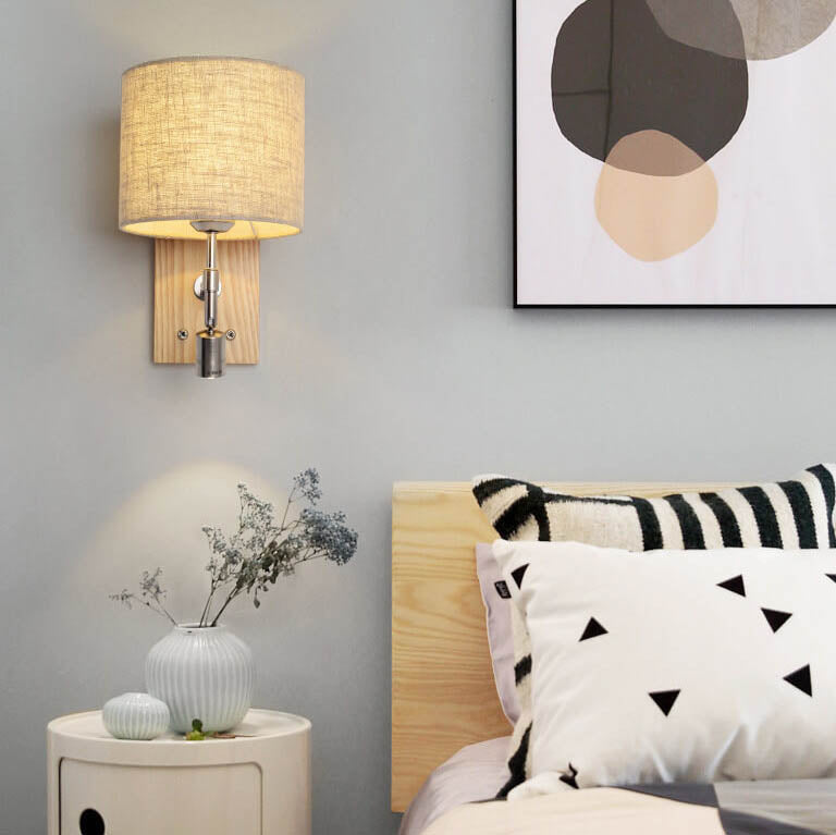 Frendorf | WoodenGlow Wandlampe | Moderner Stoffschirm & Holzsockel | Elegante Wandbeleuchtung | Verschiedene Optionen
