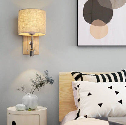 Frendorf | WoodenGlow Wandlampe | Moderner Stoffschirm & Holzsockel | Elegante Wandbeleuchtung | Verschiedene Optionen