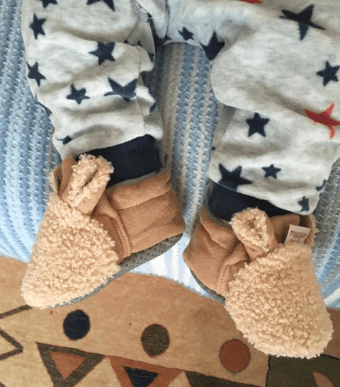 Frendorf | Weiche rutschfeste Lauflernschuhe für Babys mit Lamm-Motiv – Schrittchenwarm