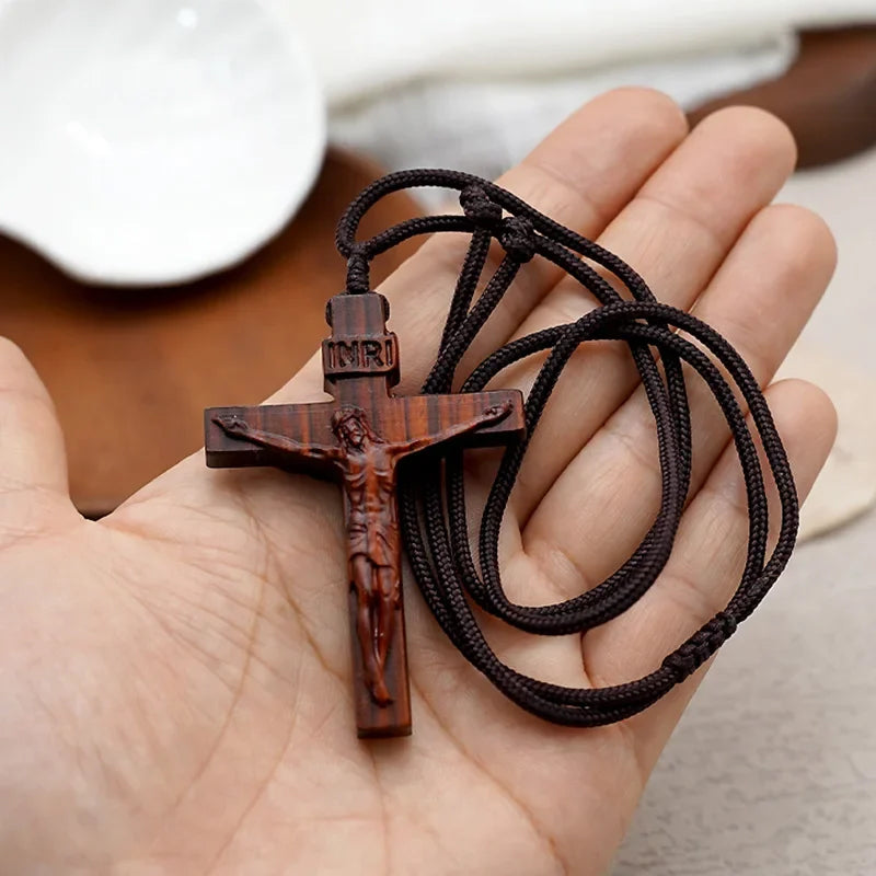 Frendorf | Jesus-Kreuz-Halskette aus Holz
