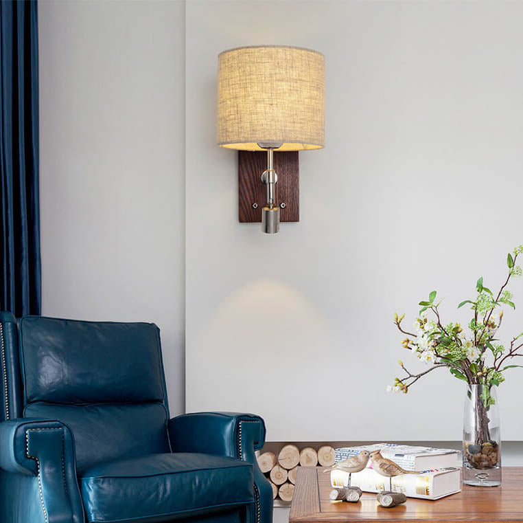 Frendorf | WoodenGlow Wandlampe | Moderner Stoffschirm & Holzsockel | Elegante Wandbeleuchtung | Verschiedene Optionen