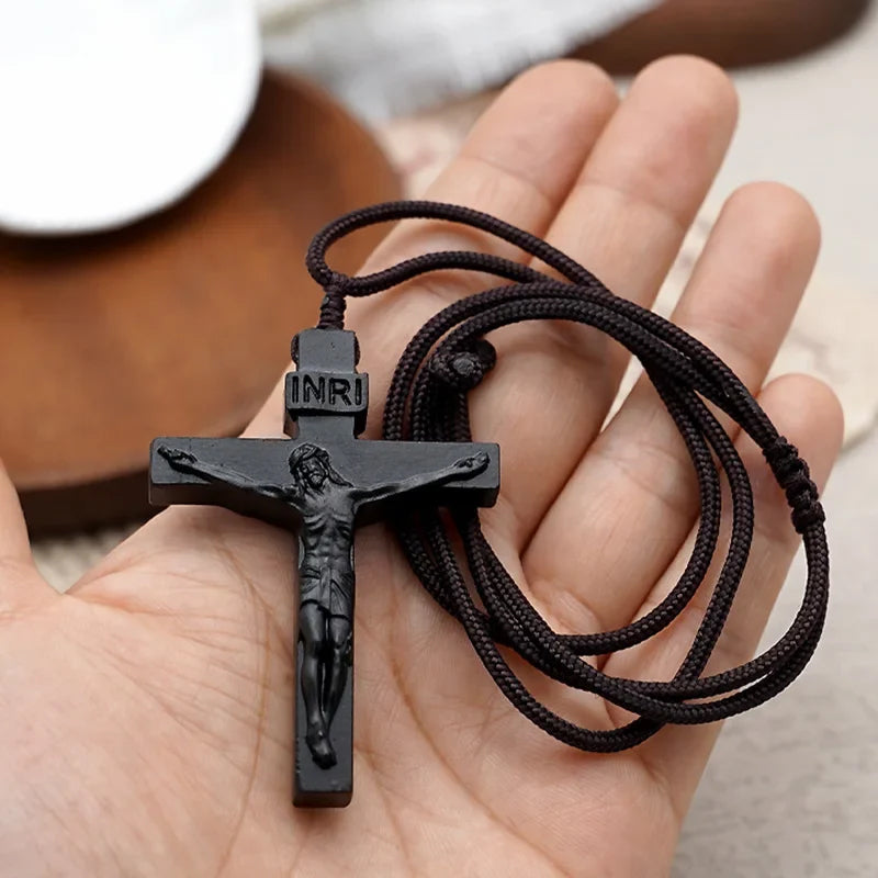 Frendorf | Jesus-Kreuz-Halskette aus Holz