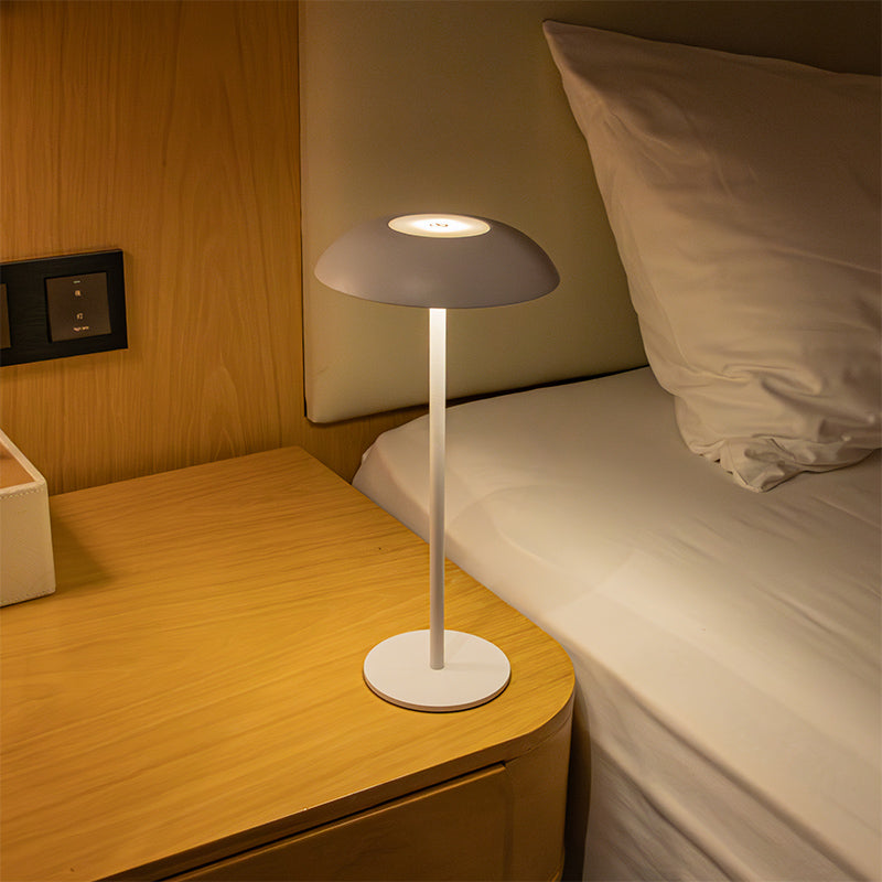 IronShine | Elegante & Wiederaufladbare Tischlampe