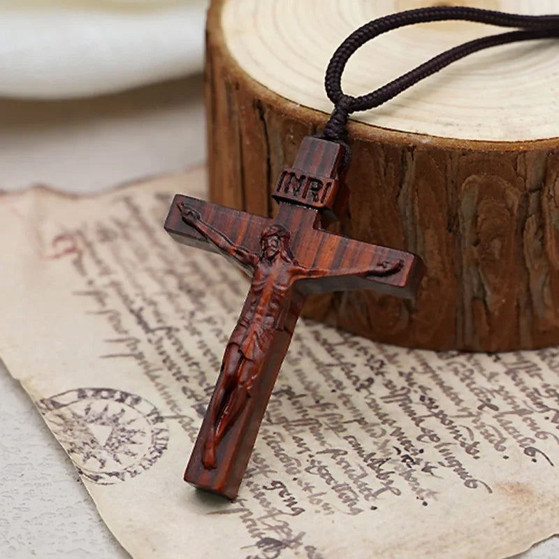 Frendorf | Jesus-Kreuz-Halskette aus Holz