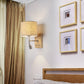 Frendorf | WoodenGlow Wandlampe | Moderner Stoffschirm & Holzsockel | Elegante Wandbeleuchtung | Verschiedene Optionen
