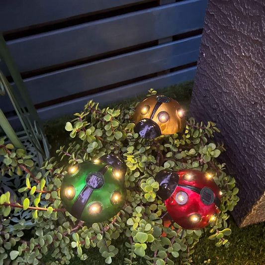 Frendorf | SolarBug LED Gartenleuchte | Marienkäfer Design | Solarbetrieben | Dekorative Rasenbeleuchtung