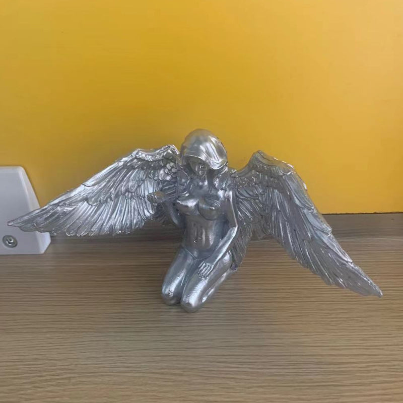 Frendorf | Art Angel Weiblich Frau Flügel Knien Umhang Hut