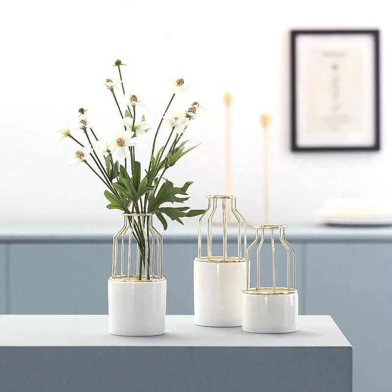 Frendorf | Artévo Eisen-Keramik Design Vase | Modernes Gittermuster | Elegante Dekoration | Für Wohnzimmer & Büro