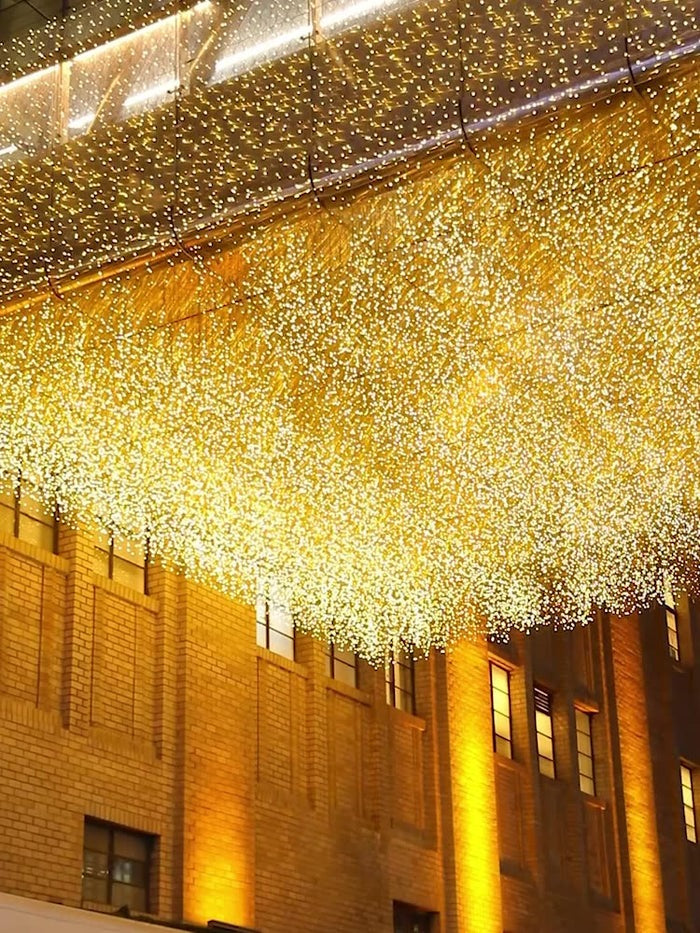 Quntis 50m (164FT) Outdoor Waterproof Xmas Curtain String Lights – IP44, 0.6m Abfall, Perfekt für Garten, Terrasse, Fassade & Veranstaltungsdekoration