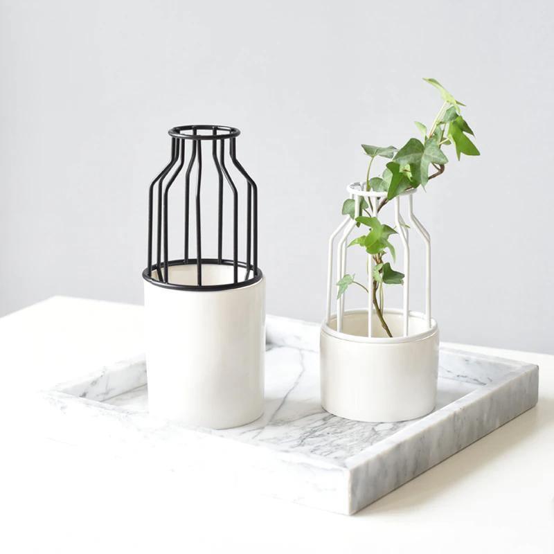 Frendorf | Artévo Eisen-Keramik Design Vase | Modernes Gittermuster | Elegante Dekoration | Für Wohnzimmer & Büro