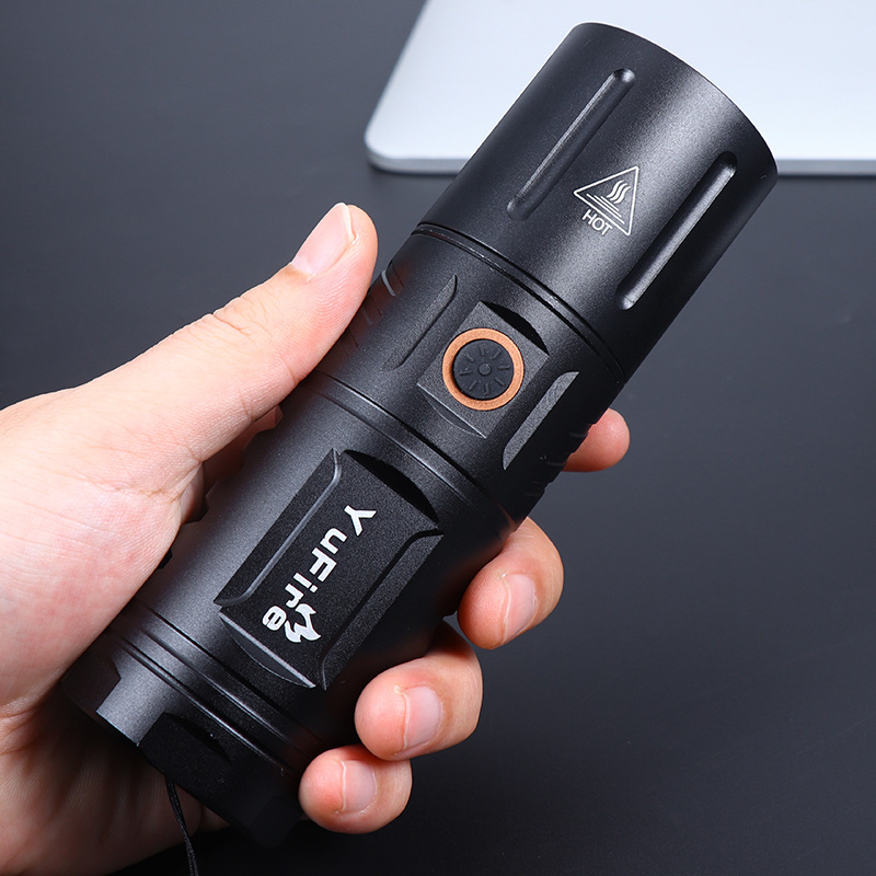 Frendorf | BlazeBeam - Kompakte taktische LED Taschenlampe