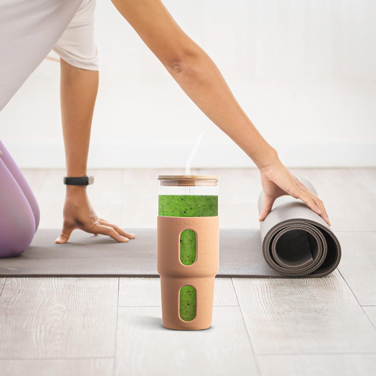 Frendorf | 32Oz Trinkglas Tumbler mit Bambusdeckel und Strohhalm - Silikonhülle - Passt in den Getränkehalter im Auto - Wiederverwendbarer Boba-Smoothie-Becher, auslaufsichere Reisewasserflasche, Iced Coffee Tumbler, BPA-frei - Amber.