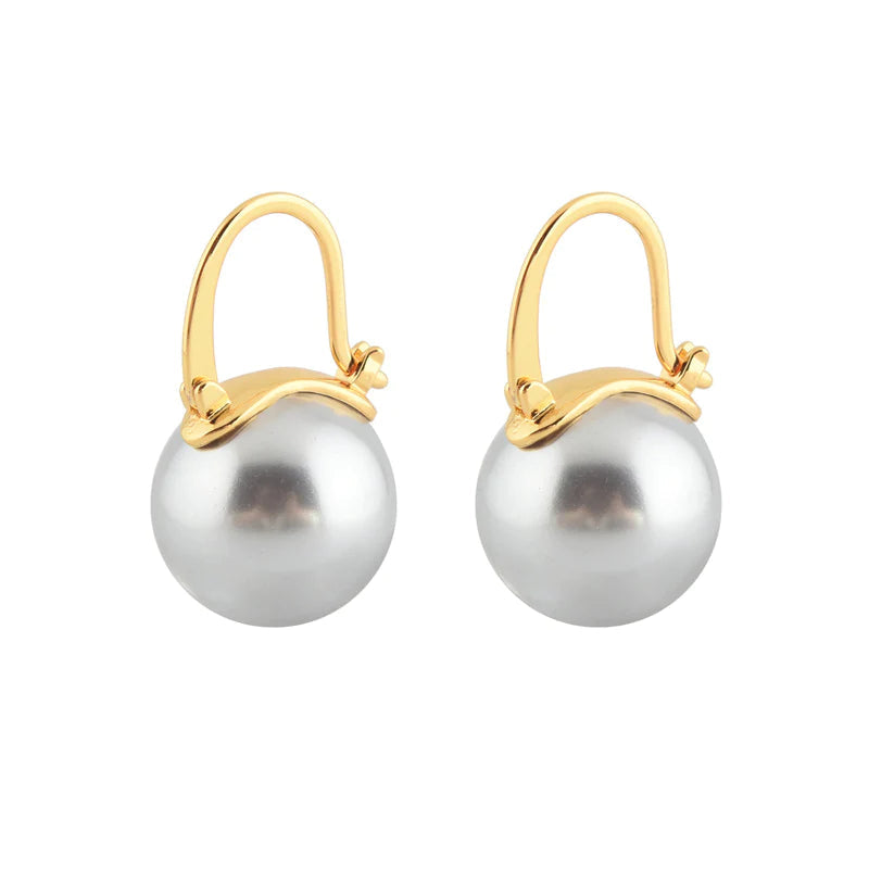 Frendorf | Black pearl earrings Available in white champagne gray gold and black pearl dangling earrings