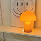 MushroomGlow | Skandinavische LED Tischlampe in Orange und Weiß