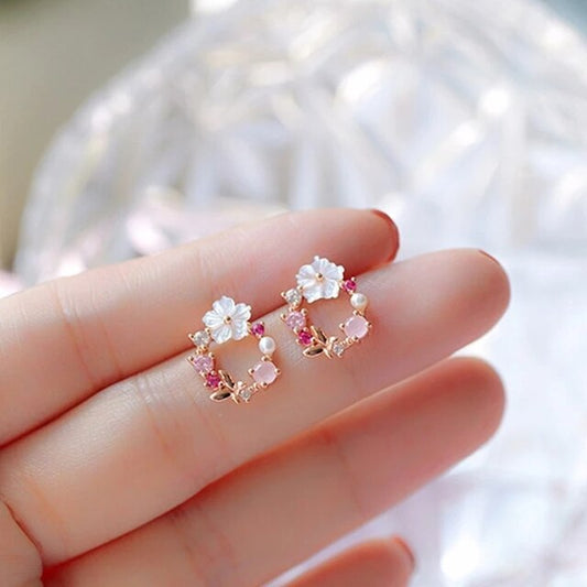 Frendorf | Elegante florale Ohrringe mit Perlen und Zirkonia in Roségold