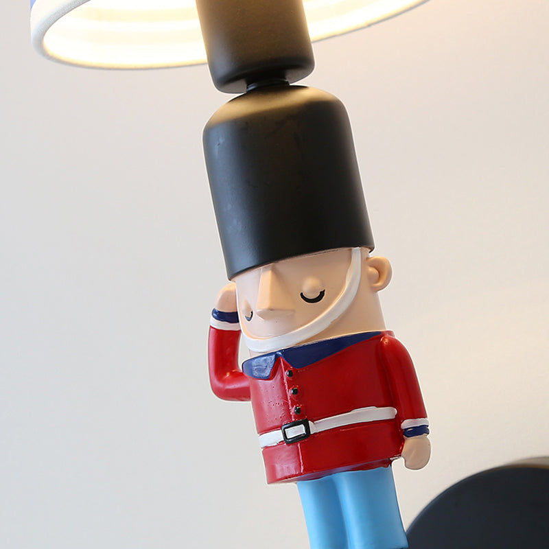 Frendorf | Soldat Schlafzimmer Wandleuchte mit konisch geformtem Schirm Stoff 1 Kopf Amerikanischer Stil Wandlampe