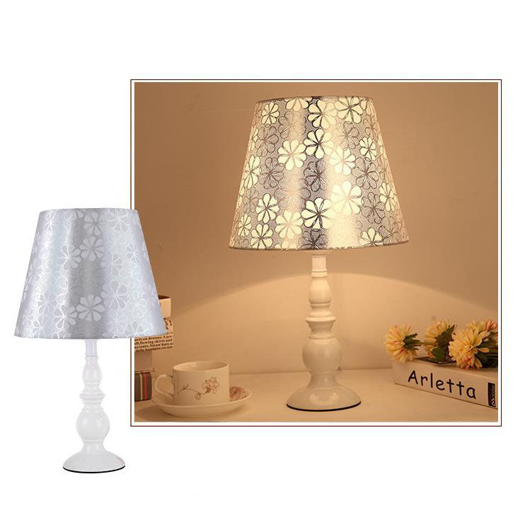 Frendorf | LiliaBloom Exklusive Tischlampe mit Stoffschirm | Blumenmotiv | Vase-Design | LED-Dimmfunktion | Elegante Beleuchtung für Zuhause