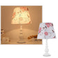 Frendorf | LiliaBloom Exklusive Tischlampe mit Stoffschirm | Blumenmotiv | Vase-Design | LED-Dimmfunktion | Elegante Beleuchtung für Zuhause