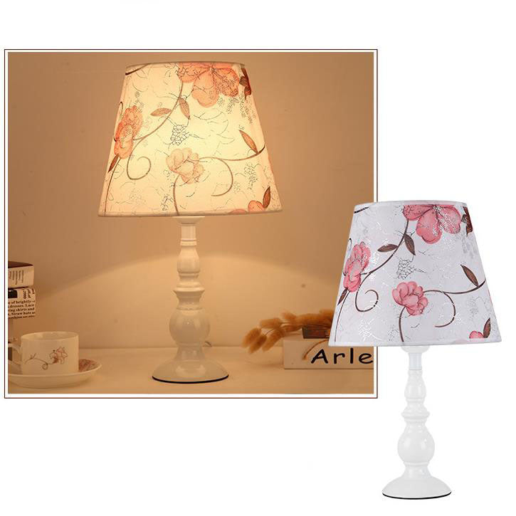 Frendorf | LiliaBloom Exklusive Tischlampe mit Stoffschirm | Blumenmotiv | Vase-Design | LED-Dimmfunktion | Elegante Beleuchtung für Zuhause