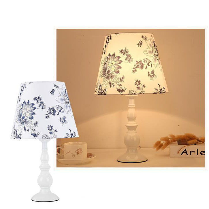 Frendorf | LiliaBloom Exklusive Tischlampe mit Stoffschirm | Blumenmotiv | Vase-Design | LED-Dimmfunktion | Elegante Beleuchtung für Zuhause