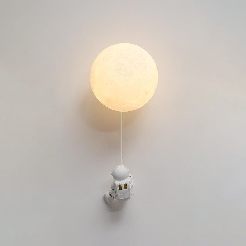 Frendorf | AstroLuxe Kreatives Astronaut Wandlampe | Eisen- und Harzdesign | Einzigartige Beleuchtung für Schlafzimmer | Stimmungslicht