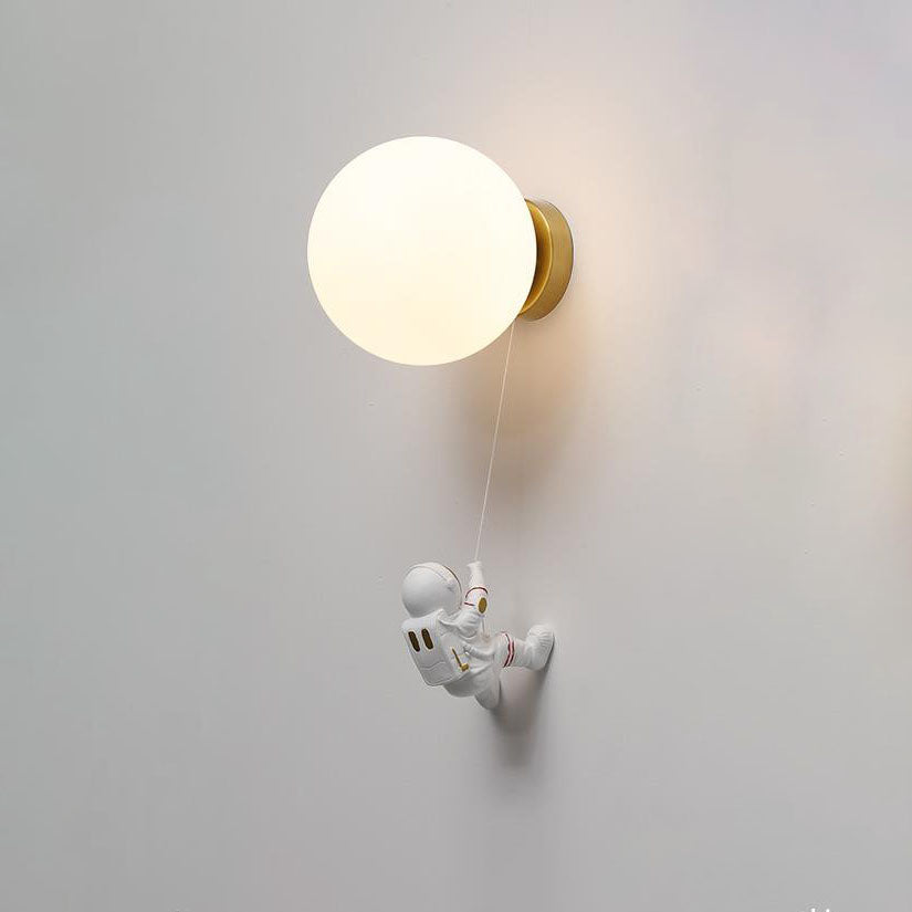 Frendorf | AstroLuxe Kreatives Astronaut Wandlampe | Eisen- und Harzdesign | Einzigartige Beleuchtung für Schlafzimmer | Stimmungslicht