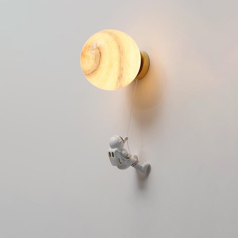 Frendorf | AstroLuxe Kreatives Astronaut Wandlampe | Eisen- und Harzdesign | Einzigartige Beleuchtung für Schlafzimmer | Stimmungslicht