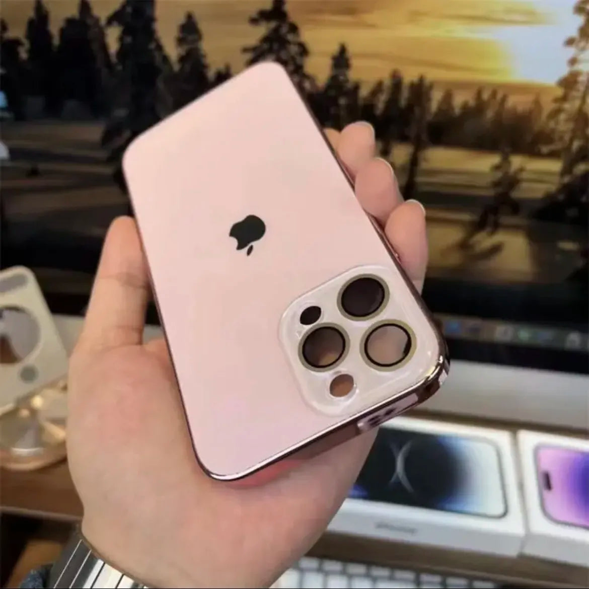 Frendorf | Galvanisiertes Mattes Acryl Gehärtetes Glas iPhone Schutzhülle