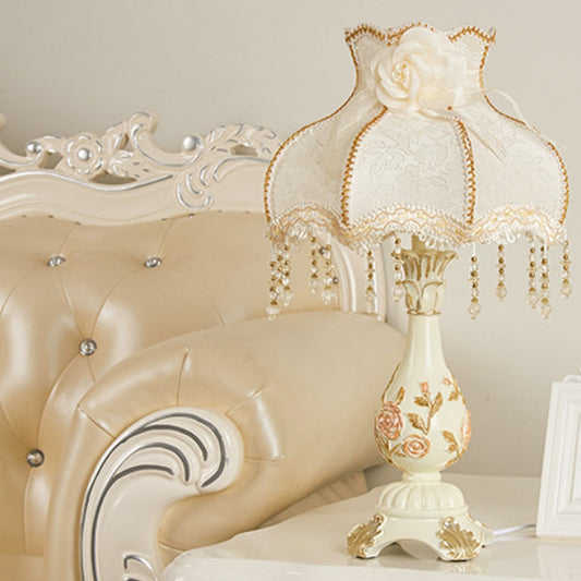 Frendorf | Vasora Europäische Tischlampe | Traditionelles Design | Vase aus Harz | Stoffschirm | Schlafzimmerbeleuchtung