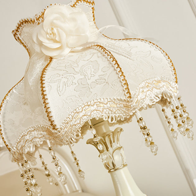 Frendorf | Vasora Europäische Tischlampe | Traditionelles Design | Vase aus Harz | Stoffschirm | Schlafzimmerbeleuchtung