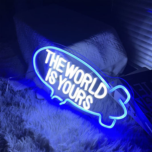 "Die Welt gehört dir" Neon-Schild in strahlendem Blau – Inspirierendes Licht für motivierende Home Offices, Lernbereiche und moderne Dekoration