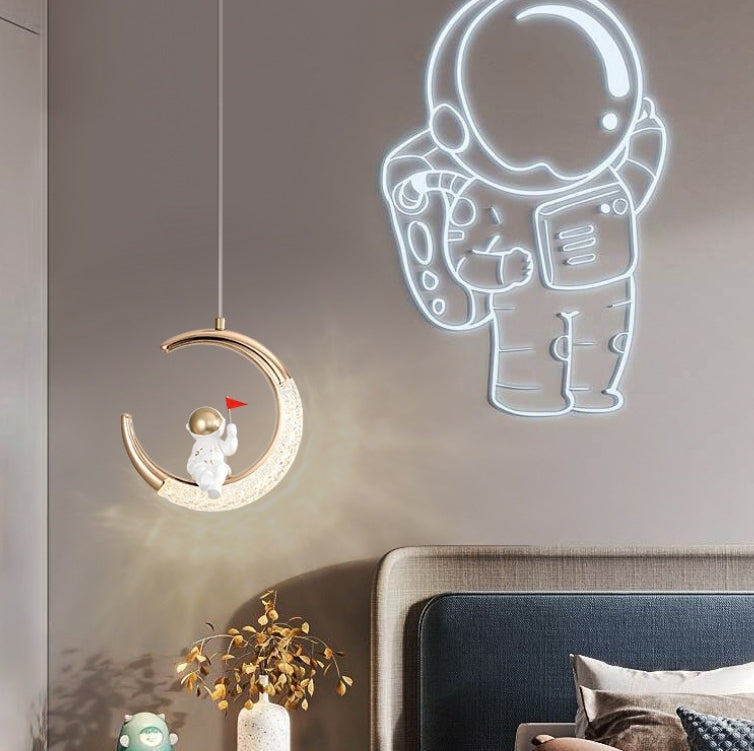 Frendorf | AstroMoon Kinder LED Pendelleuchte | Kreatives Astronautendesign | Mondlicht | Stimmungsvolle Beleuchtung