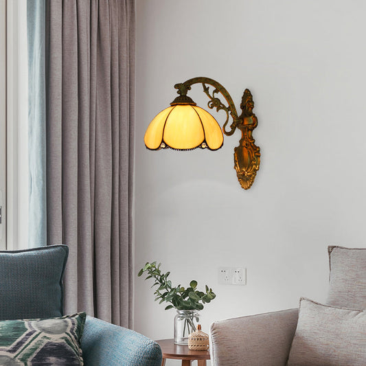 Frendorf | Blau/Beige Blumen Shade Wandleuchte Licht Buntglas 1 Kopf Wandmontage Licht in Antik Messing