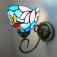 Metall Messing Wandlampe Gewunden Arm 1-Licht Tiffany Wandhängelampe mit geometrisch geschnittenem Glasschirm
