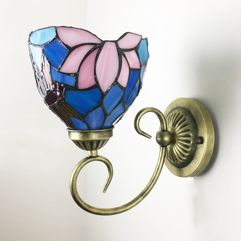 Metall Messing Wandlampe Gewunden Arm 1-Licht Tiffany Wandhängelampe mit geometrisch geschnittenem Glasschirm