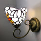 Metall Messing Wandlampe Gewunden Arm 1-Licht Tiffany Wandhängelampe mit geometrisch geschnittenem Glasschirm