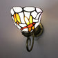 Metall Messing Wandlampe Gewunden Arm 1-Licht Tiffany Wandhängelampe mit geometrisch geschnittenem Glasschirm
