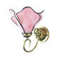 Metall Messing Wandlampe Gewunden Arm 1-Licht Tiffany Wandhängelampe mit geometrisch geschnittenem Glasschirm