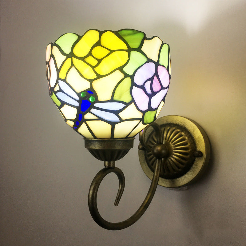 Metall Messing Wandlampe Gewunden Arm 1-Licht Tiffany Wandhängelampe mit geometrisch geschnittenem Glasschirm