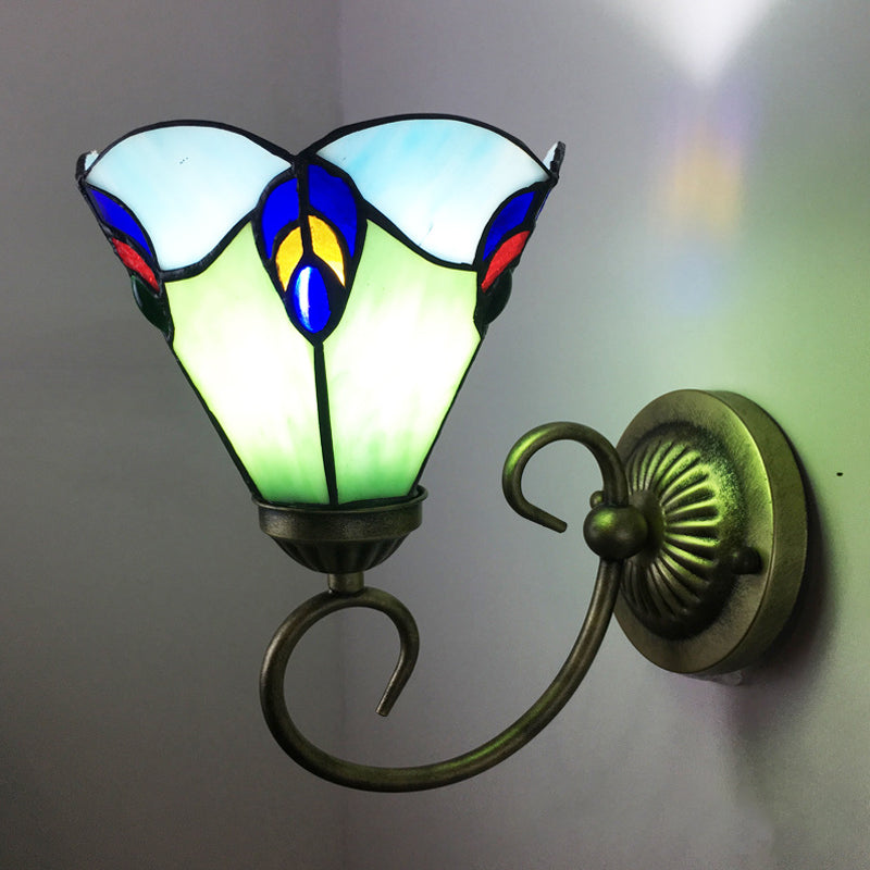 Metall Messing Wandlampe Gewunden Arm 1-Licht Tiffany Wandhängelampe mit geometrisch geschnittenem Glasschirm