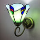 Metall Messing Wandlampe Gewunden Arm 1-Licht Tiffany Wandhängelampe mit geometrisch geschnittenem Glasschirm