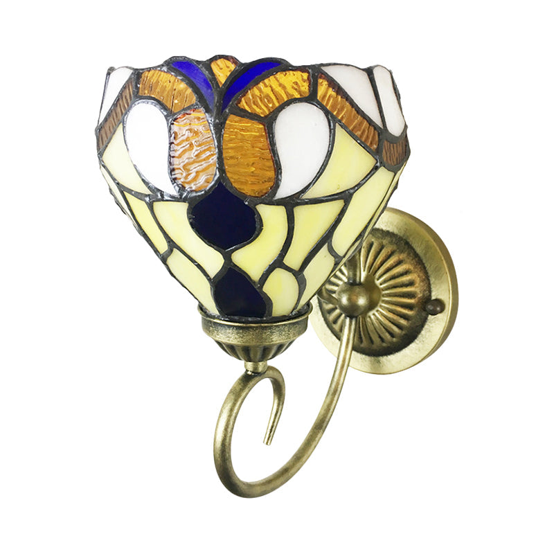 Metall Messing Wandlampe Gewunden Arm 1-Licht Tiffany Wandhängelampe mit geometrisch geschnittenem Glasschirm