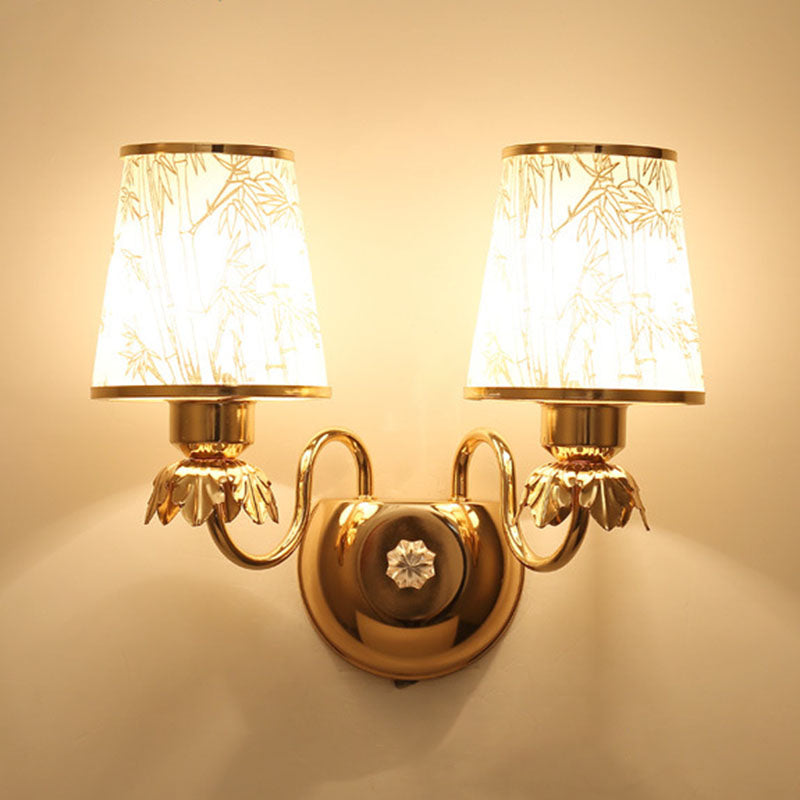 Frendorf | Kromming Wandgemonteerde Lamp Hedendaagse Metallische Gouden Wandlamp met Geometrische Glazen Schaduw